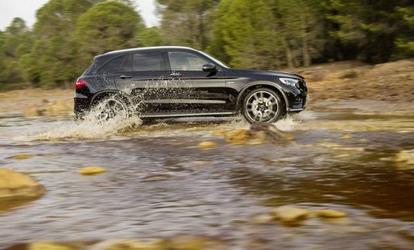 مرسيدس AMG GLC43 سيارة جديدة قوية